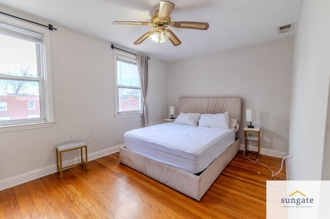 Building Photo - 8666 Oak Rd