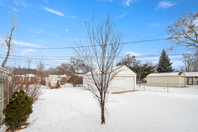 Building Photo - 24126 Dartmouth St