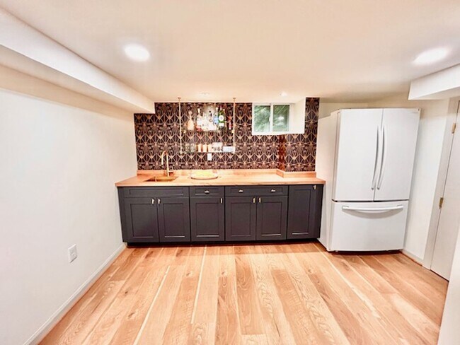 Building Photo - Beautifully renovated 4BR/3BA rambler with wraparound porch and garage