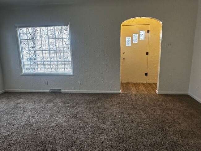 Building Photo - 1809 10th Ave