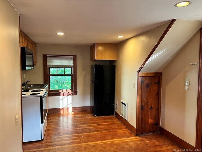Building Photo - 227 Danbury Rd