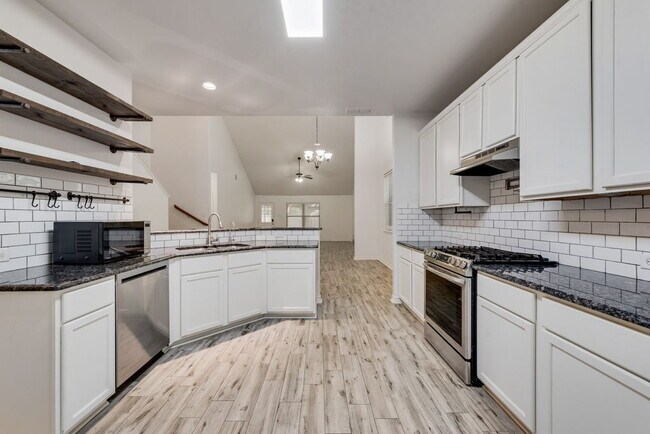 Building Photo - Spacious 5-Bedroom Home with Game Room & Amazing Backyard in Paloma Creek