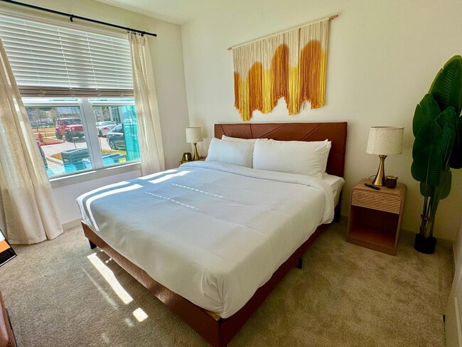 Building Photo - 1301 Leah Ave