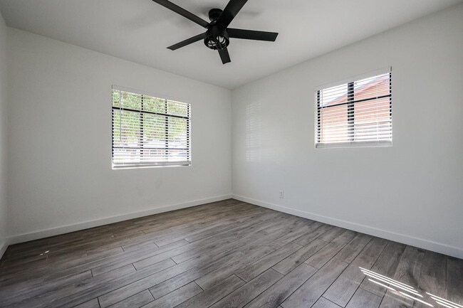 Building Photo - 2816 N 33rd Pl