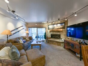 Building Photo - Walk to Town, Overlooking Carter Park, Garage Parking - Updated 2 Bed/2 Bath Available Now for Sk...