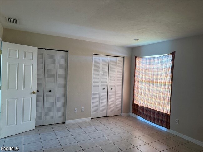 Building Photo - 1131 S Loop Blvd