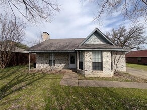 Building Photo - 442 Roosevelt Ave