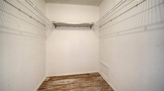 Building Photo - 7880 Palm Aire Ln