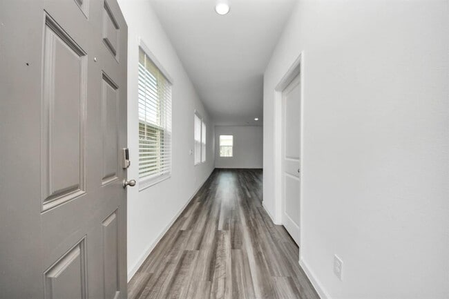 Building Photo - 10304 Florance Spring Dr