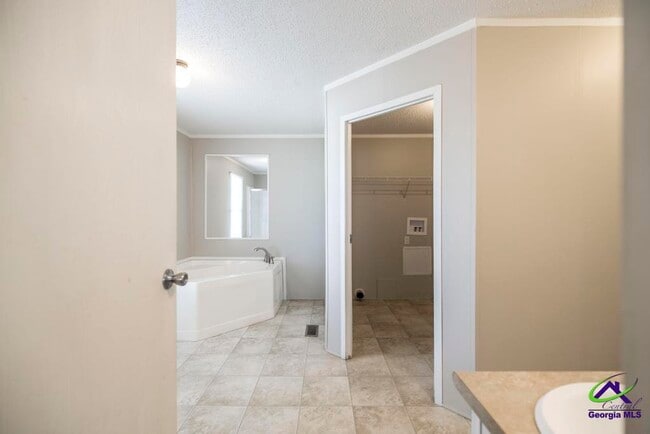 Building Photo - 158 Emerald Blvd