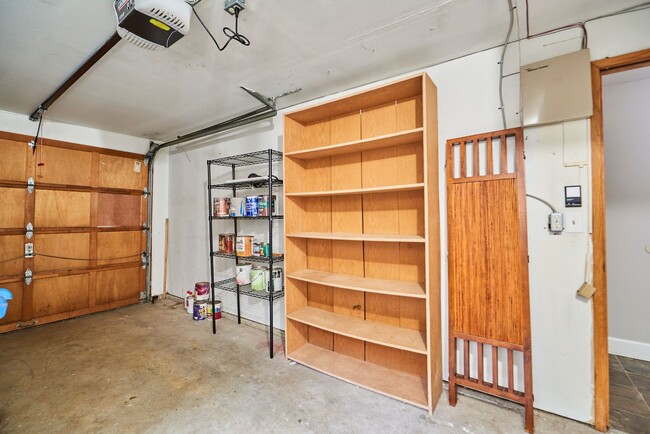 Building Photo - Delightful 3 bedroom home near Matthews Be...