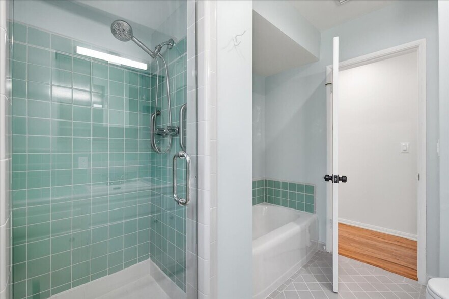 Building Photo - 12818 Hatteras St
