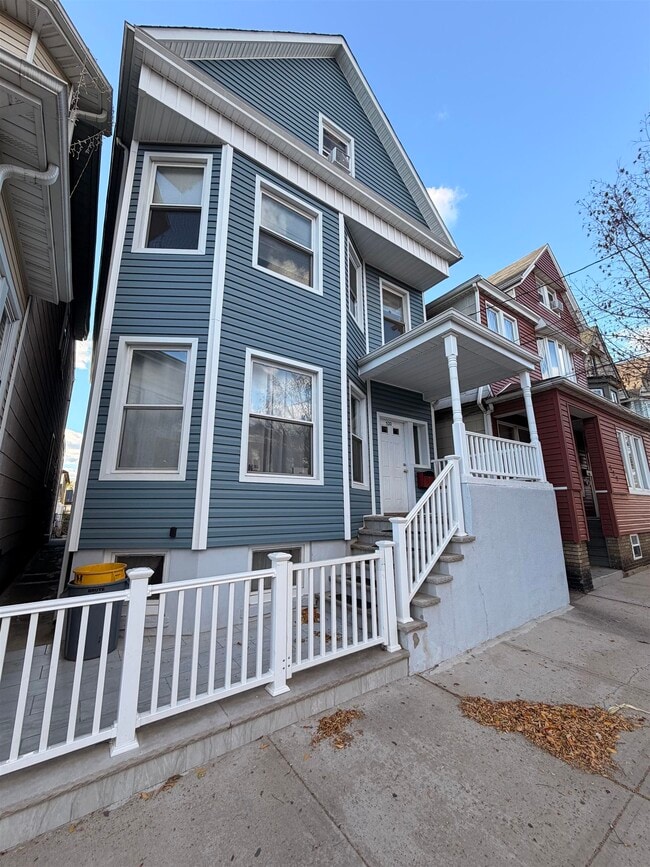 Primary Photo - 520 N 3rd St