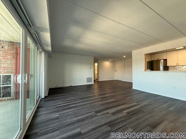 Building Photo - 51 Hill Rd