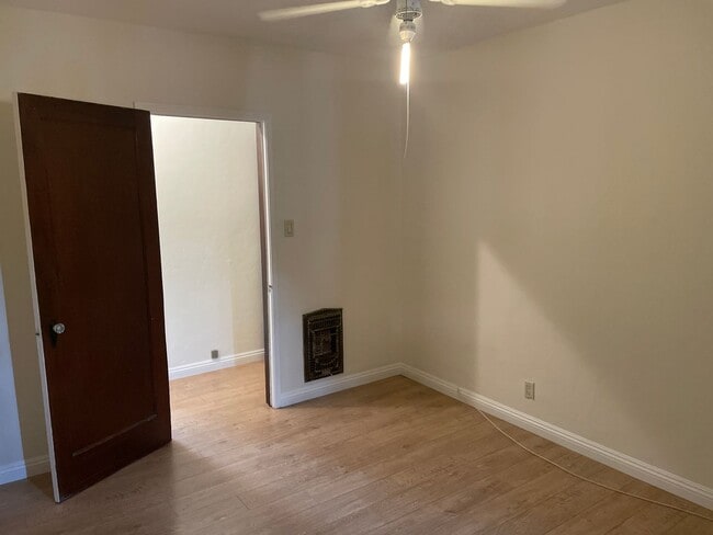 Building Photo - APT PRIMROSE