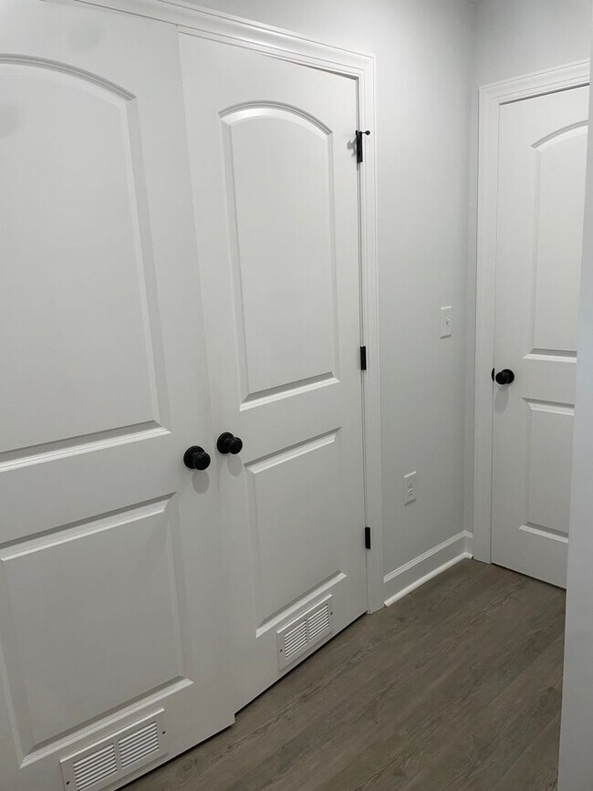 Building Photo - NEWLY REMODLED 3 BED, 2 BATH BRICK HOME LOCATED IN ASHEBORO! $1,750 RENT $1,750 DEPOSIT