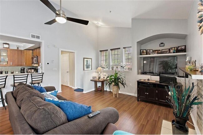 Building Photo - 2045 Erving Cir