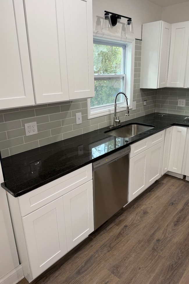 Building Photo - 2827 E 5th Ave