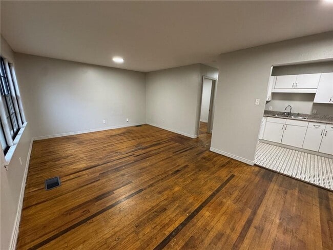 Building Photo - 2613 Old Military Rd