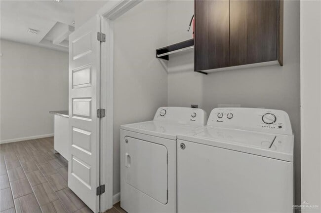 Building Photo - 13 Myrtle Beach Ave