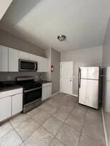 Building Photo - 293 Halsted St