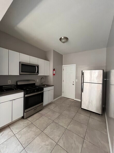 Primary Photo - 293 Halsted St