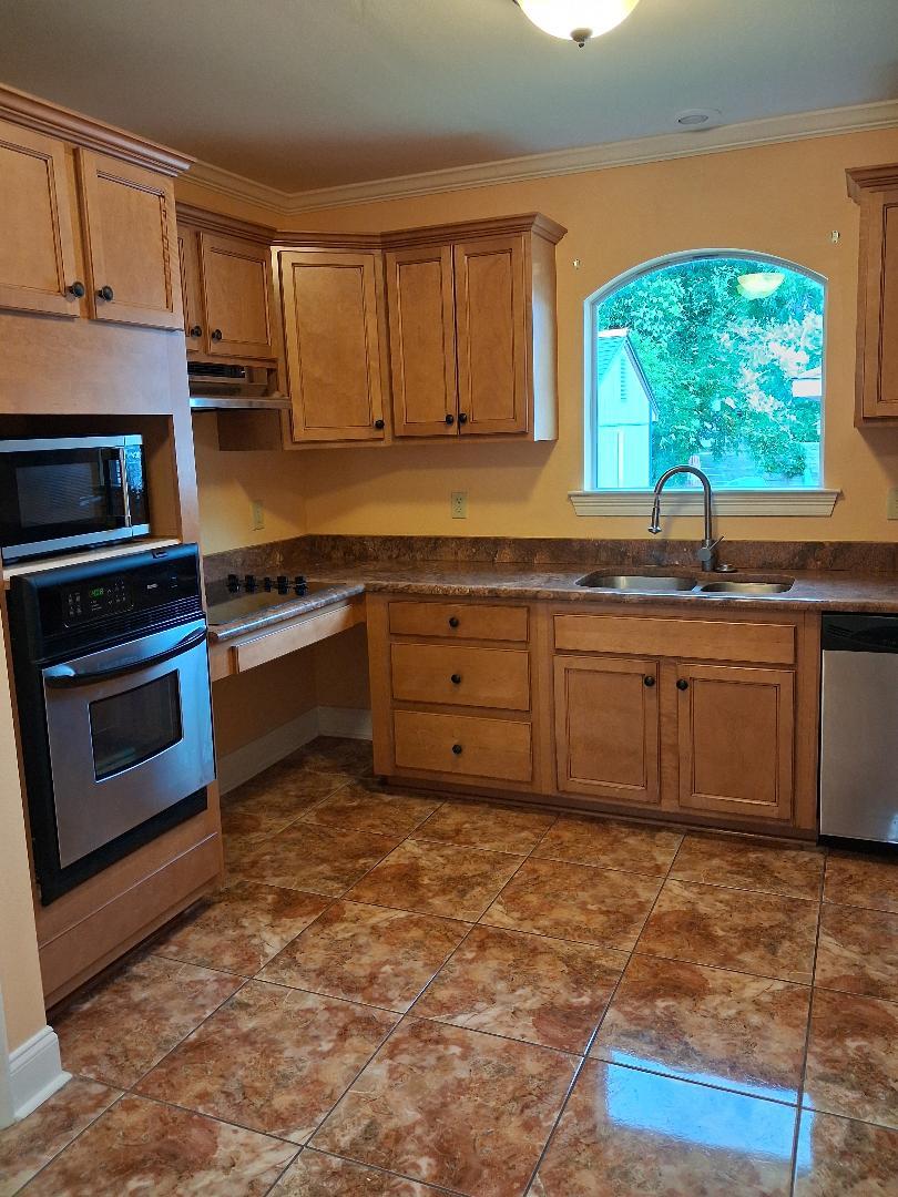 kitchen - 3447 Derby Pl