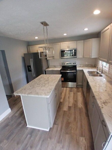 Building Photo - 3687 Franklin Ave SE