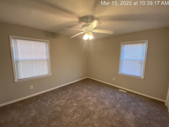 Building Photo - 144 S Ingleside Dr