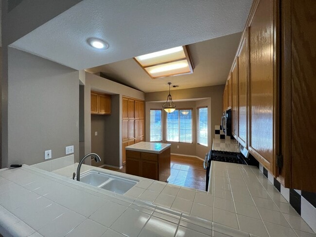 Building Photo - 3-bedroom single story in Merced!