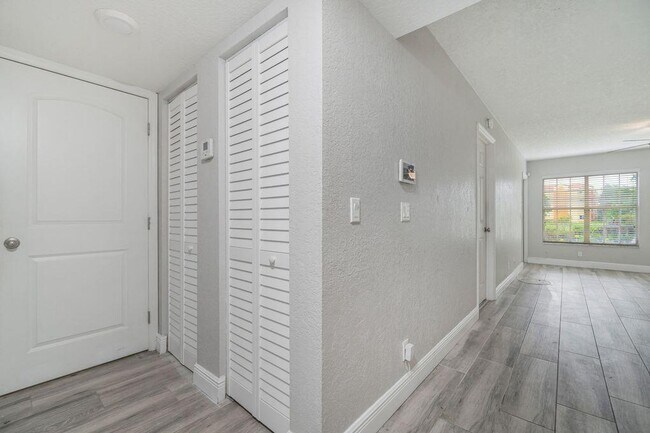 Building Photo - 6324 La Costa Dr