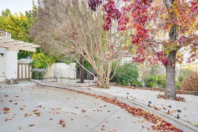 Building Photo - 17777 Camelot Ln