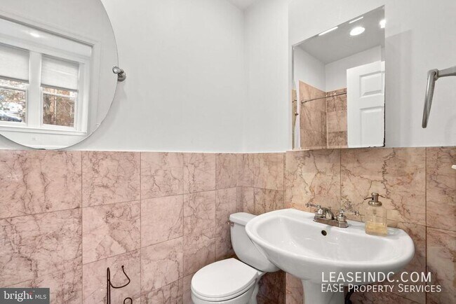 Building Photo - 203 R St NW