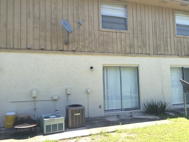 Building Photo - 3546 Khayyam Ave
