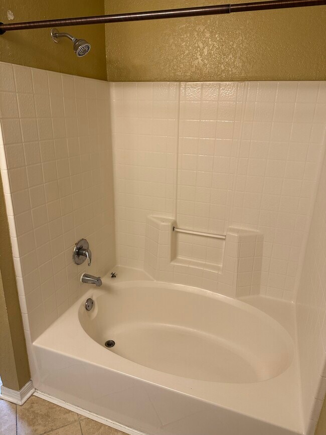 Building Photo - 862 Grand Regency Pointe