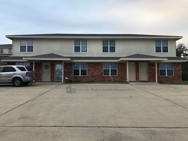 Primary Photo - 404 Brittney Way