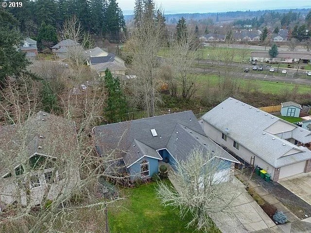 Building Photo - 7483 SW Applegate Dr