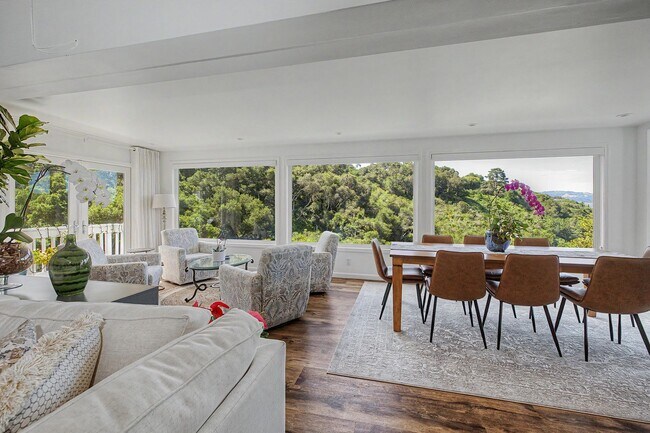 Building Photo - Luxury furnished retreat in Carmel Valley