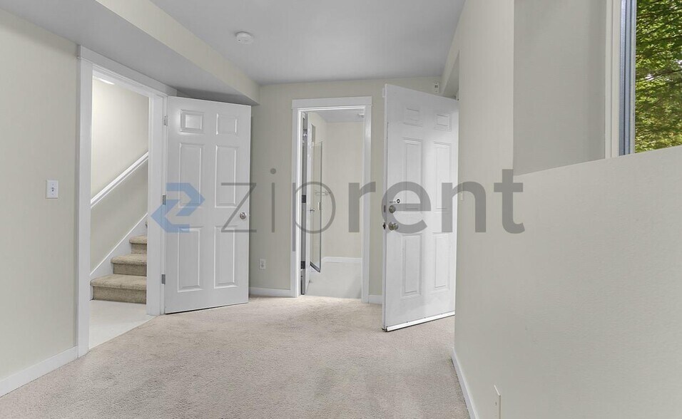 Building Photo - Unit