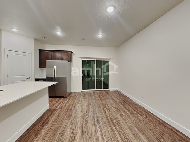 Building Photo - 4370 N Poplar St