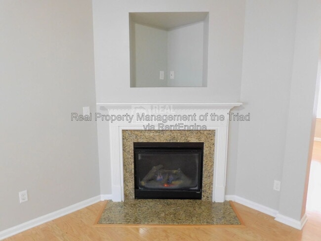 Building Photo - 8 Rockport Ct
