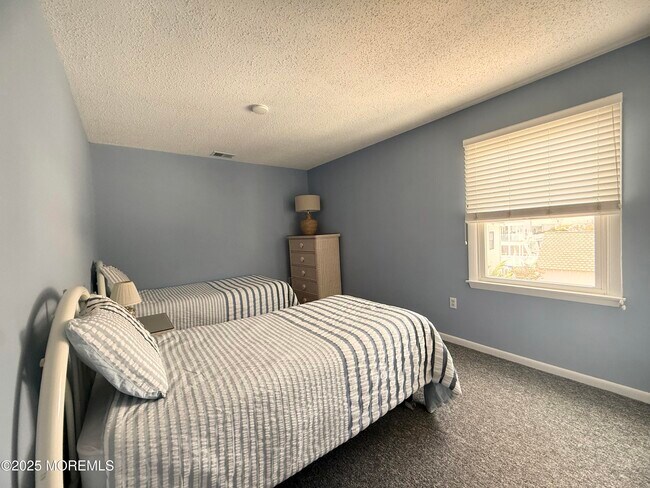 Building Photo - 1109 N Ocean Ave