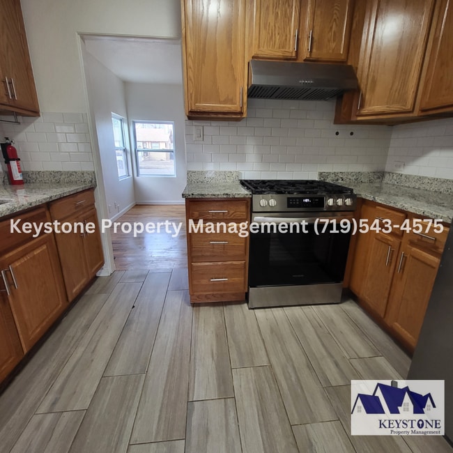 Building Photo - Pet Friendly North Side Home 2 Bedroom/1 Bathroom/1 Car Garage $1350/$1350