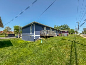 Building Photo - 2 1007