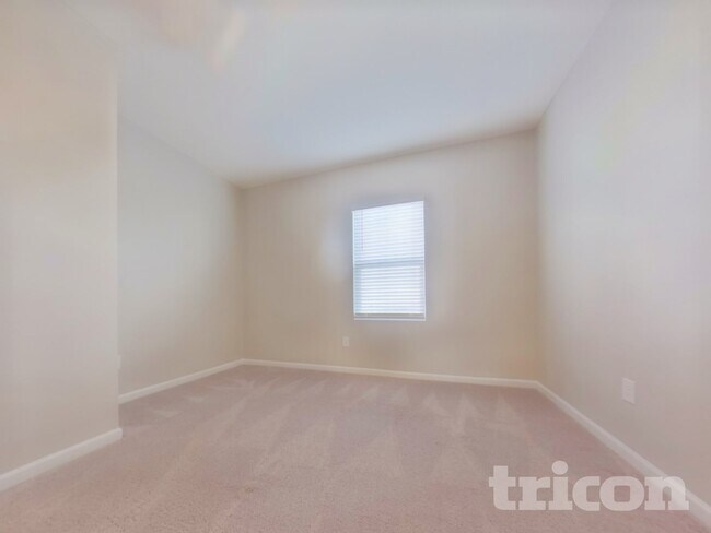 Building Photo - 250 Cottontail Ln