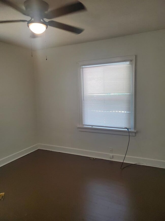 Building Photo - Single family home in College area