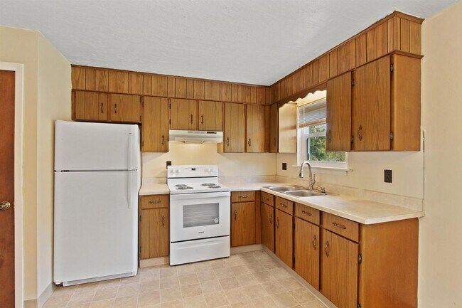 Building Photo - Bright 2BR Townhome in Dallastown School District!