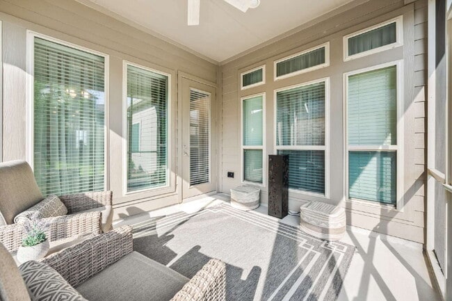 Building Photo - Comfort Living-Furnished-Corporate House