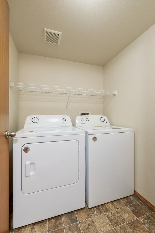 Building Photo - RP26