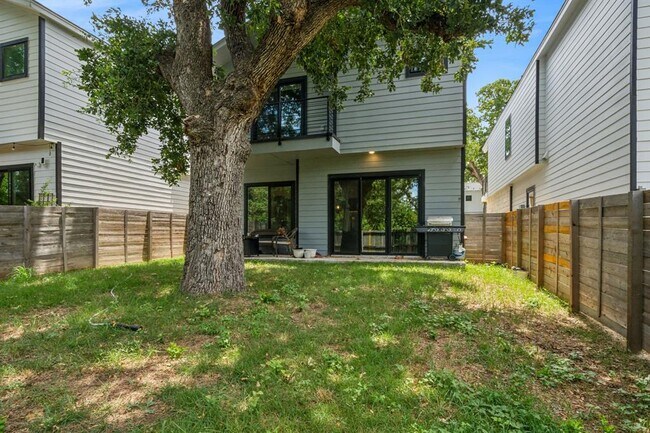 Building Photo - 5816 Sutherlin Rd